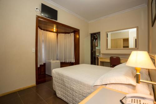 Standard Double Room image 9