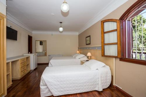 Standard Double Room image 7