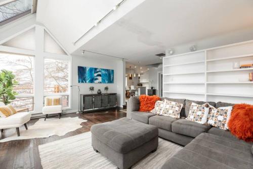 Epic Vail Views, Pet Friendly 3BD with Hot Tub in Vail, USA