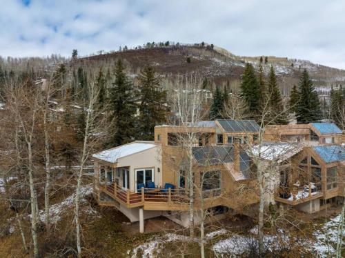 Epic Vail Views, Pet Friendly 3BD with Hot Tub in Vail, USA