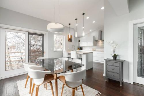 Epic Vail Views, Pet Friendly 3BD with Hot Tub in Vail, USA