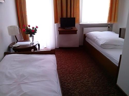 Hotel Prinz Eitel 1.3km von Fachbach entfernt