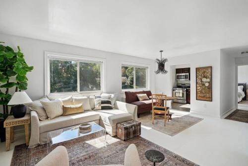 Boutique Flats on Fort Scott Drive -1BR exec suites, free parking, Arlington