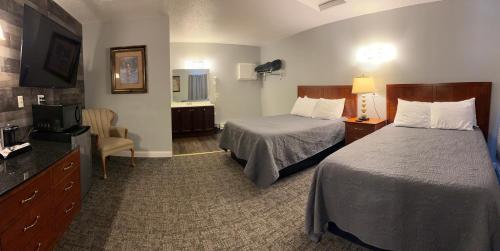 2 double beds