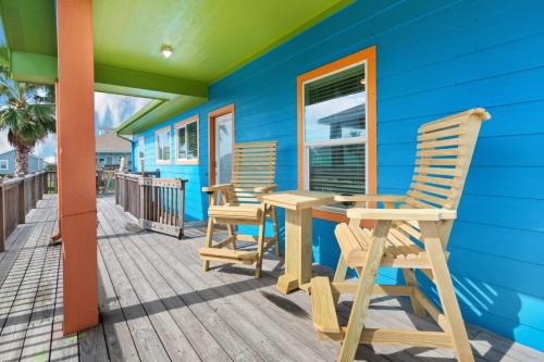 Serenity found King Bed Near Beach Three Little Birds in Port Bolivar (TX)