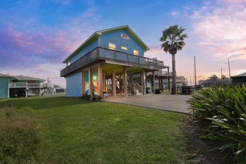 Serenity found King Bed Near Beach Three Little Birds in Port Bolivar (TX)