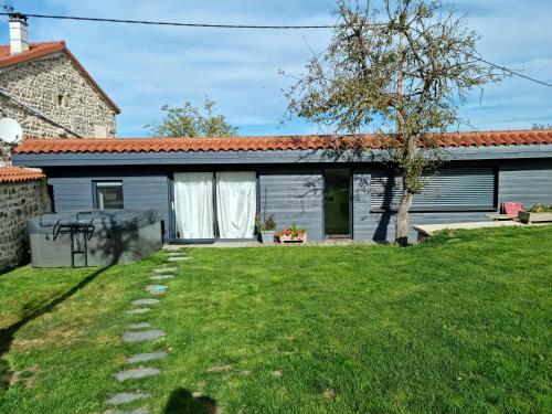 Au pool house de la Faye avec jacuzzi - Location saisonnière - Saint-Romain-Lachalm