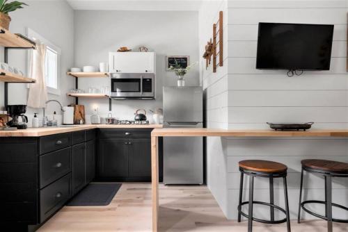 H Studio Close to Downtown, Beaches and Wineries in Traverse City, USA