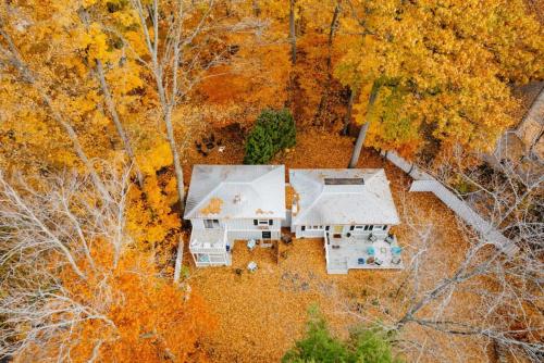 Hideaway 3bedroom cottage with shared beach access - Traverse City