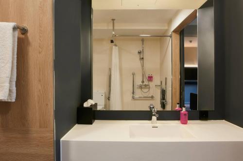 Moxy Chester - image 6