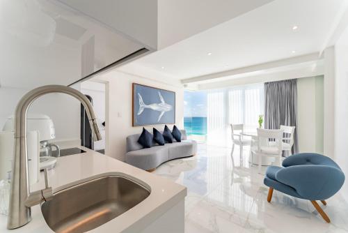 Beachfront Ocean View-boutique apartment •Gym •Spa, Cancún (photo 5)