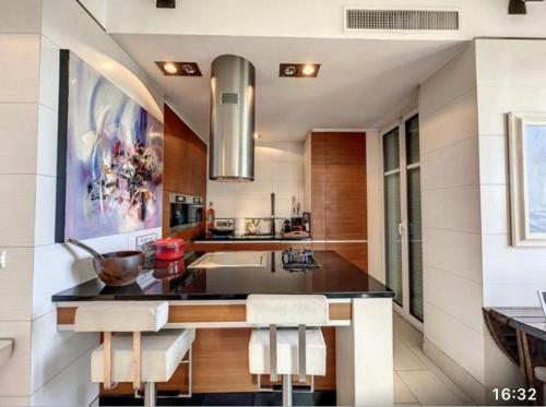 Promenade des Anglais Center Sea and Beach front design flat with Private Garden, Nice (photo 3)