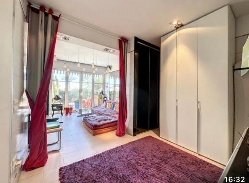 Promenade des Anglais Center Sea and Beach front design flat with Private Garden, Nice (photo 9)