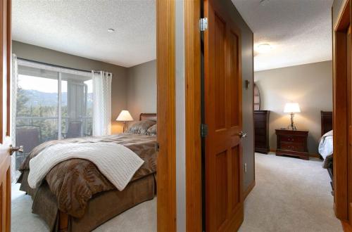 Bright 2 bedroom and loft suite in the Wildwood Lodge in Whistler, Canada