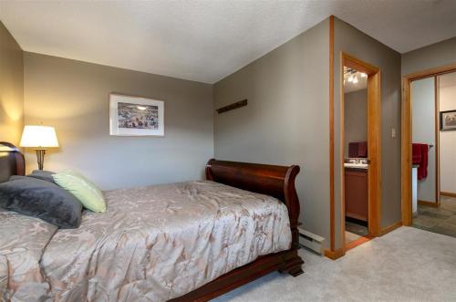 Bright 2 bedroom and loft suite in the Wildwood Lodge in Whistler, Canada