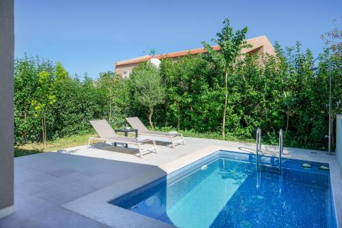 Lux and Cozy Villa Anthos with Private Pool, 5km from the beach