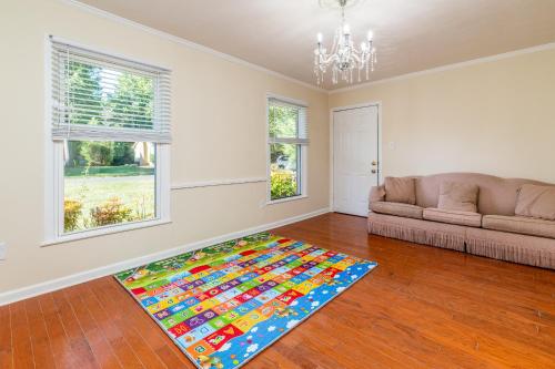 Centrally Located Spacious Abode Centrally Located Spacious Abode