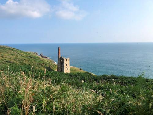 Beautiful Cornish Home "High on the Cliffs"