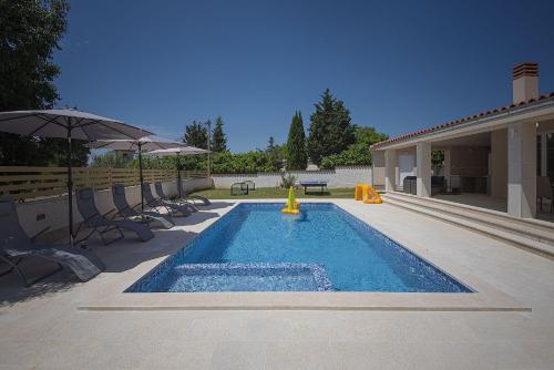 Villa mit Pool und klimatisierten Schlafzimmern, Vodnjan (foto 3)