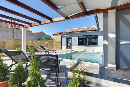 Villa mit privatem Pool, WLAN, Klima, Sonnenterrasse und Grill