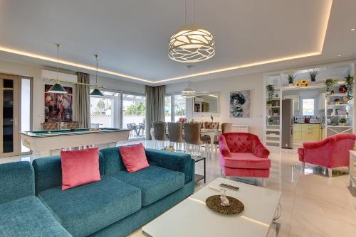 Villa mit privatem Pool, eigener Crossfit-Halle, Billard, Premantura (Foto 9)