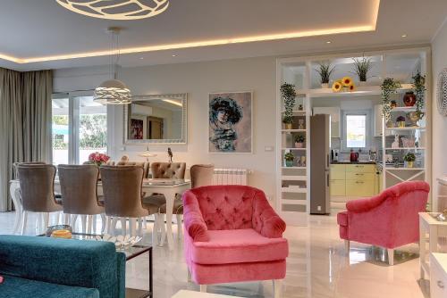 Villa mit privatem Pool, eigener Crossfit-Halle, Billard, Premantura (Foto 10)