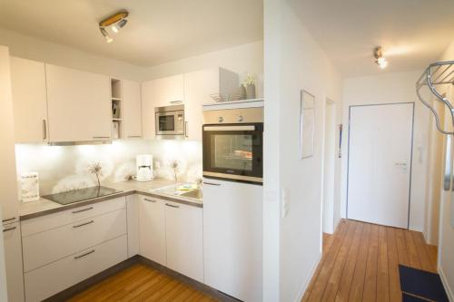 Kitchen, Ostseeblick direkt am Sudstrand - mit Strandkorb in Sudstrandpromenade
