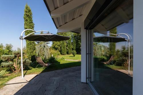 Ferienhaus hoch über dem Taubertal mit fantastischem Weitblick, Dachterrasse, 2000m2 großem Grundstück und Kamin