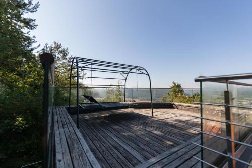 Ferienhaus hoch über dem Taubertal mit fantastischem Weitblick, Dachterrasse, 2000m2 großem Grundstück und Kamin