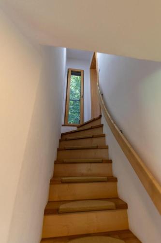 Ferienhaus hoch über dem Taubertal mit fantastischem Weitblick, Dachterrasse, 2000m2 großem Grundstück und Kamin