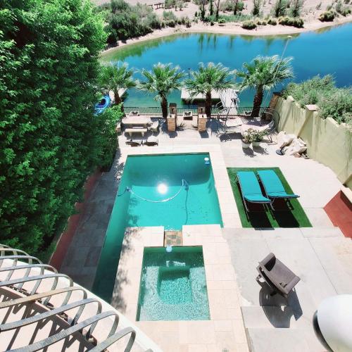 Family-friendly Riverfront mansion pool and spa in a calm cove of the Colorado River