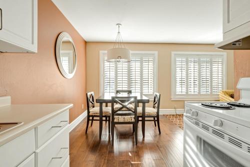 Marin Suites Hotel - image 12