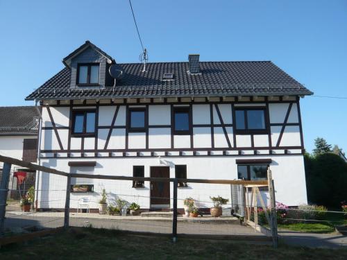 Apartement - kleine Ferienwohnung auf Pferdehof in Much in Much, Deutschland