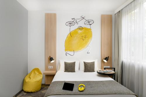 Standard Double Room image 3