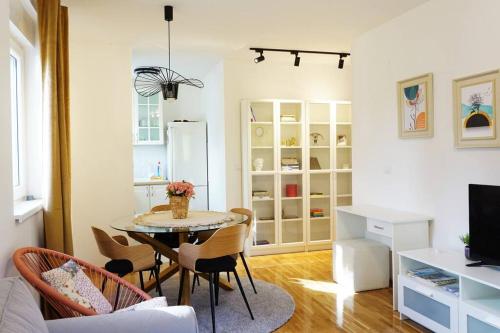 Airport Mona Suite