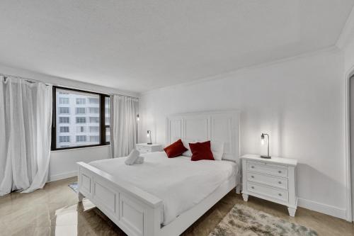 Cozy Ocean View Condo Beach Service 1015 3