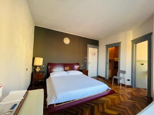 1 king bed, 2 twin beds