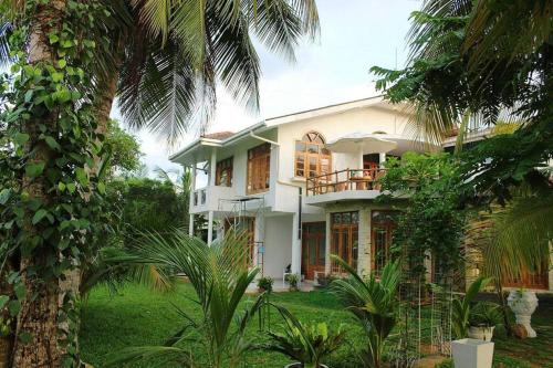 "GreenHeart" Eco Villa - Inspire the Nature with Fresh Air- Specious Top Floor with Balcony views'