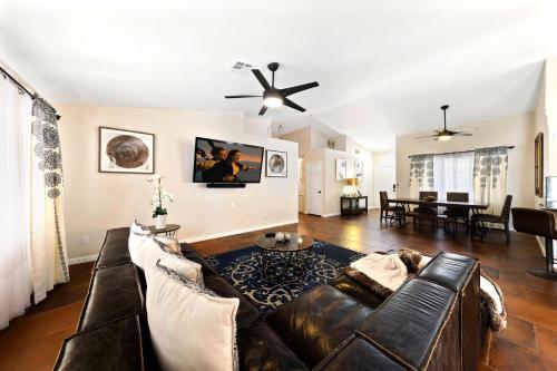 Fasiliteter, Ultimate Vacation: A Luxurious Oasis with a Pool! in Boulder City