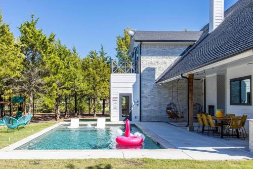 Tiger Mansion-Paradise with Pool in Waxahachie, USA