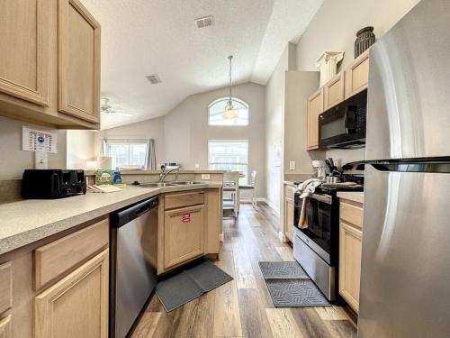 Four Bed Three Bath in a gated community with pool - main image