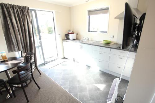 ห้องครัว, Timaru TOP 10 Holiday Park in ทิมารู