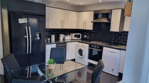 B43 Cosy Home - Contractor-Family Stays Near Bhm City-Off Road Parking Free Wi-fi photo 2