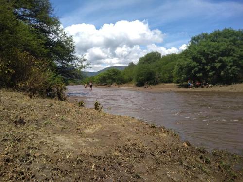 Guacala,Villa Cura Brochero, cabaña 2 cabaña con dormitorios,8pax