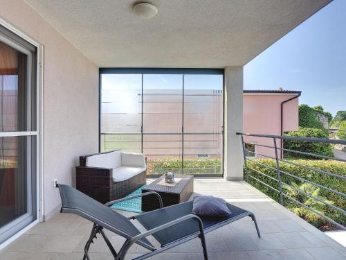 شرفة/ تراس, Holiday Home in Novigrad with Pool near Beach in Buzinija