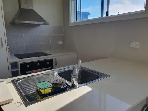 Cocina, Serene Waterfront GuestHouse- Views & Vibes in Green Point
