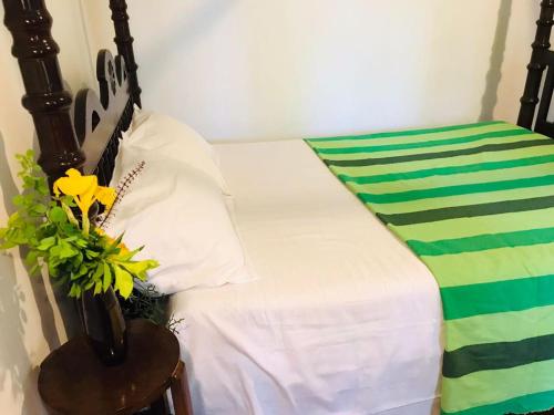 1 queen bed, 1 double bed