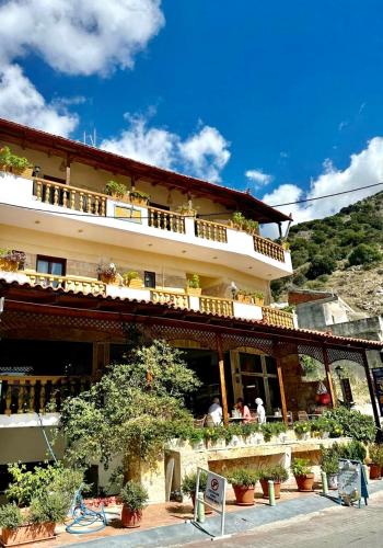 Costas Inn