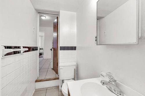 Cozy 2br Near Bella Vista Philly By Center City in Philadelphia, USA
