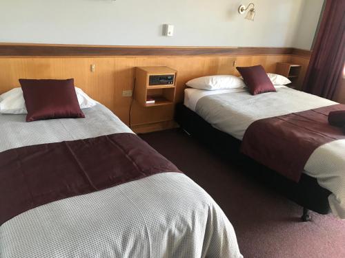 County Lodge Motor Inn - Tap to explore photos